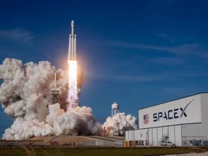 马斯克身家飙至1.2万亿美元创历史，SpaceX市值反超台积电跻身美股前列