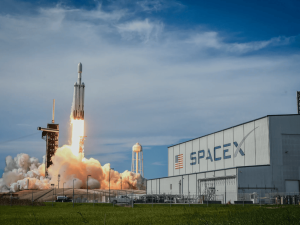 SpaceX登陆纳斯达克后，马斯克立下2030年营收破万亿美元“军令状”