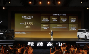 魏牌高山7 SUV版上市！底盘升高配四驱 27.08万起拓展MPV新场景