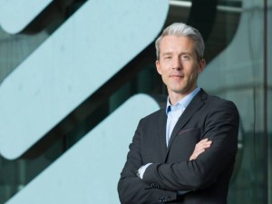 爱立信高层更迭：裴纳闻将接棒鲍毅康，引领公司迈向新征程