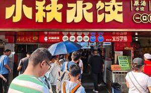 雷军武汉过早带火大成路，40年老店坚守原味，千碗鱼汤糊粉引食客追捧