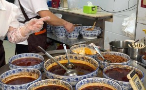 雷军武汉过早带火大成路，40年小秋水饺、日销千碗鱼汤糊粉成新宠