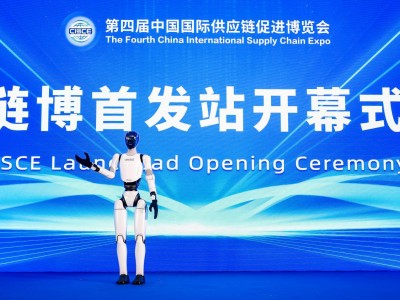 链博会“新面孔”Walker C1登场：具身智能人形机器人“入职”千行百业