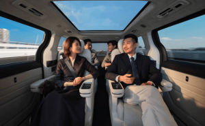 5.3米旗舰MPV如何破局停车难题？银河V900机场实测揭秘大车好停真相