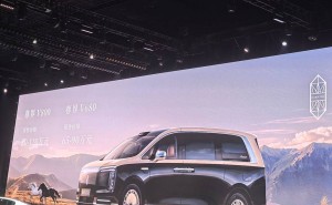 尊界V800亮相：80-120万预售价，国产豪华MPV新挑战者登场