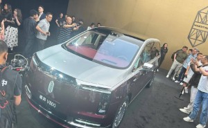尊界S800起售138.8万：余承东谨慎开场，中国品牌冲高之路如何破局？