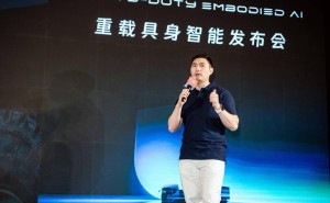对话希迪智驾胡斯博：重载具身智能如何用系统工程思维跑通商业闭环