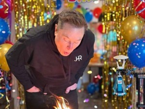 马斯克55岁生日之际许愿：盼全人类未来光明，母亲晒照庆生氛围温馨