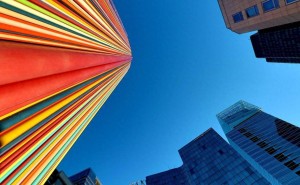 灵卡科技拟赴港上市：连年亏损下董事长邓建波2025年获亿元高薪