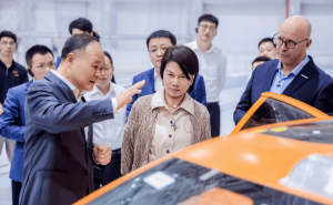 董明珠率格力高管团队到访吉利 共签战略合作协议 携手探索制造业融合新路径