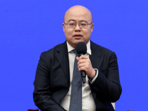 MiniMax股价大跌后融资160亿港币 创始人闫俊杰停薪捐股激励团队