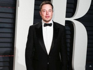 马斯克10年送数万人登月引争议：技术成本难关重重，是愿景还是噱头？