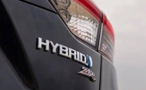 2026车市“期中考”：高油价加速新能源崛起 燃油车“拐点”已现？