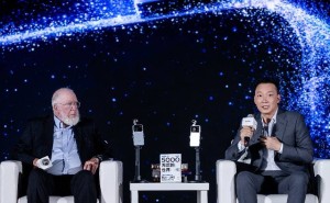 荣耀李健对话凯文·凯利：AI与硬件融合创新，类人机器人十年可期