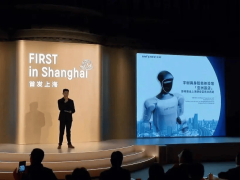 人形机器人进商场：宇树智元从B端突围，C端商业化迈出关键一步