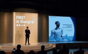 人形机器人进商场：宇树智元从B端突围，C端商业化迈出关键一步