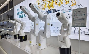 埃斯顿：本土龙头如何以自研破局，向全球工业机器人前三迈进？