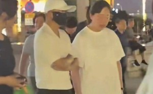 马云时隔七年再访哈尔滨 戴口罩现身索菲亚教堂景区悠闲漫步