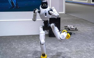 智元机器人2026上半年业绩超额达成 向在职及离职员工发放特别奖金