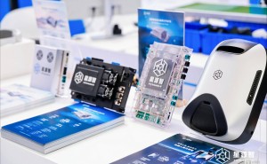 对话星源智刘东：具身赛道“解耦”先行者，跨本体部署与端侧算力如何破局？