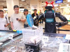京东七鲜开海季：12小时锁鲜直达，机器人捞蟹科技感拉满尝鲜新体验