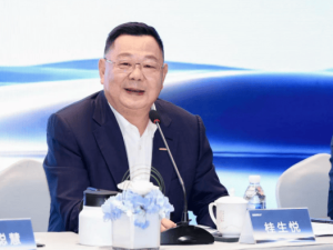 业绩巅峰时换帅：李书福交棒，吉利汽车迈向制度与团队驱动新阶段