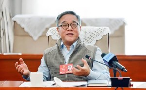 网传民生人寿董事长生肖裁员引热议，公司近年人事业绩变动几何？