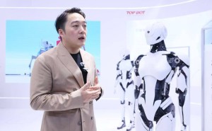 中坚科技携ZERO亮相世界机器人大会 探索具身智能大众化新路径