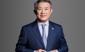 泰康保险迎来人事变动：陈东升专注战略决策，刘挺军接任CEO推进新战略