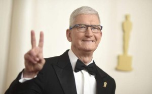 库克虽未复刻iPhone辉煌，却为苹果筑就两大可持续增长“财富基石”
