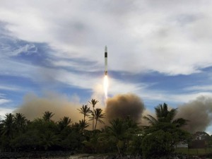 猎鹰1号第四次发射：生死一搏定乾坤，成功改写SpaceX航天征程