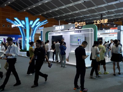 开源鸿蒙破局万物智联：以统一底座推动产业协同，共筑智慧生活新图景