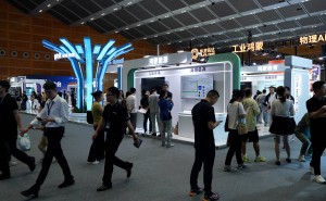 开源鸿蒙破局万物智联：以统一底座推动产业协同，共筑智慧生活新图景