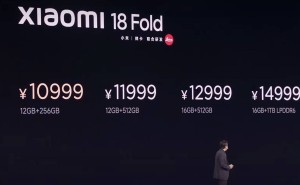 小米18 Fold中折叠手机亮相北京!雷军:20个月研发打造小米迄今最高端机型