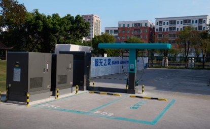 图11-比亚迪闪充站中站