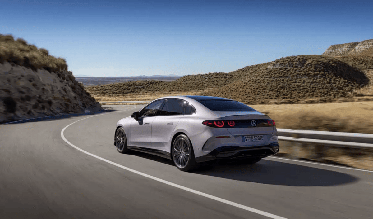 全新奔馳純電C級轎車內飾