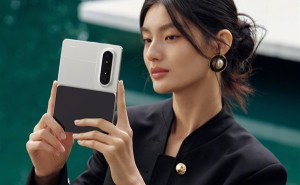 华为Mate XT2首创U型折叠设计,自由弯折对决苹果iPhone Ultra