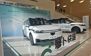 萝卜快跑法务部发声：部分账号恶意拼接误导内容，已依法起诉维护权益