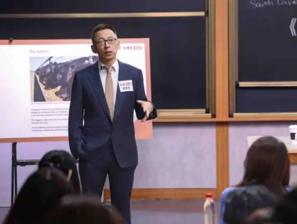 张朝阳谈AI时代：真人互动难被替代，内容需保留“泥土味”避免“塑料感”