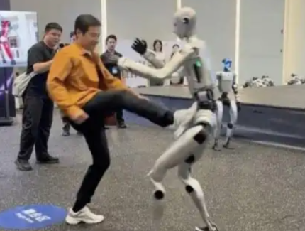 雷军探访宇树科技与机器人“过招” 此前还现身B站总部获热情迎接